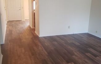 2 beds, 1 bath, 725 sqft, $900, Unit #N