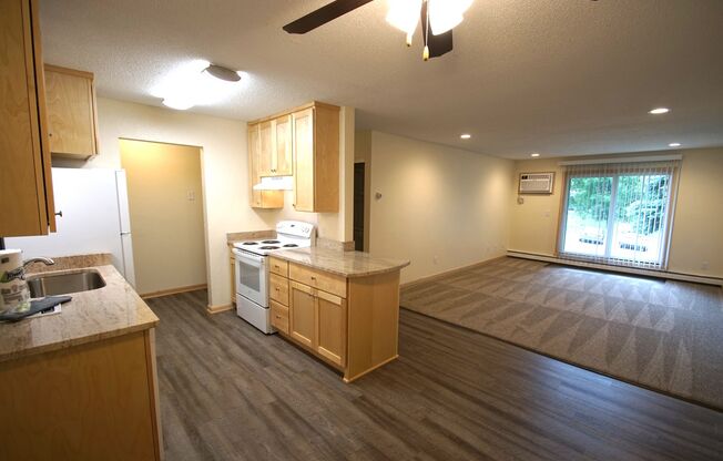 2 beds, 2 baths, 915 sqft, $1,750, Unit 102