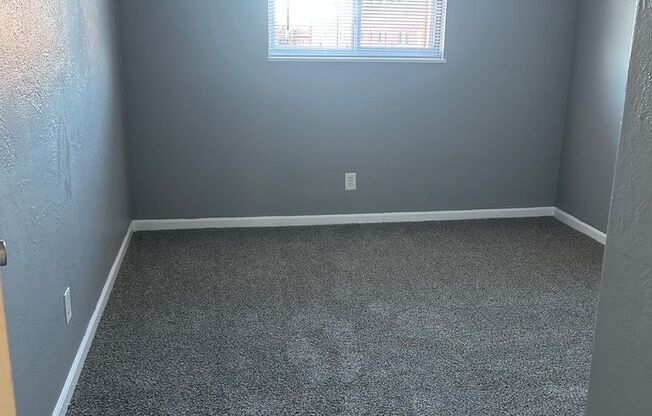 2 beds, 1 bath, 750 sqft, $1,070, Unit B11 1033 11