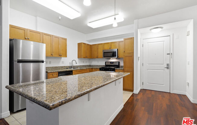 2 beds, 2 baths, 1,042 sqft, $3,100, Unit 115