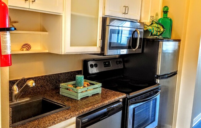 Studio, 1 bath, 325 sqft, $2,395, Unit 117