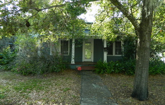 Great Bungalow in Colonial Town/Downtown