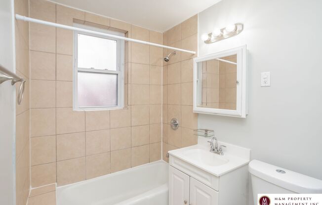 2 beds, 1 bath, $1,750, Unit 435-2S