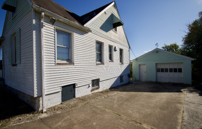 1241 LOCUST AVE