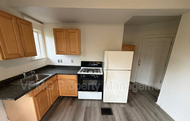 112 W 21st St