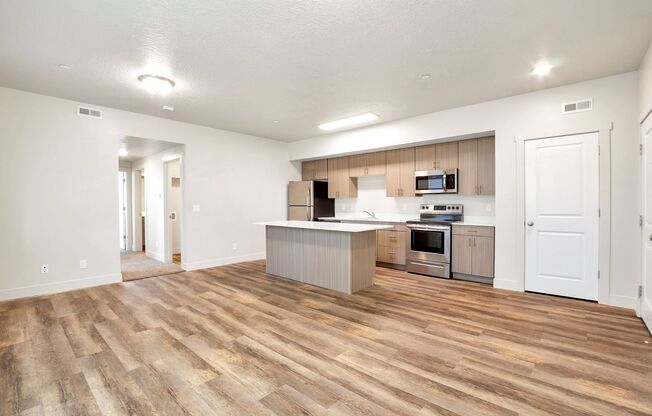 Stunning 2 Bed - 2 Bath - Pet Friendly Condo in Great Ogden Location! Available NOW!