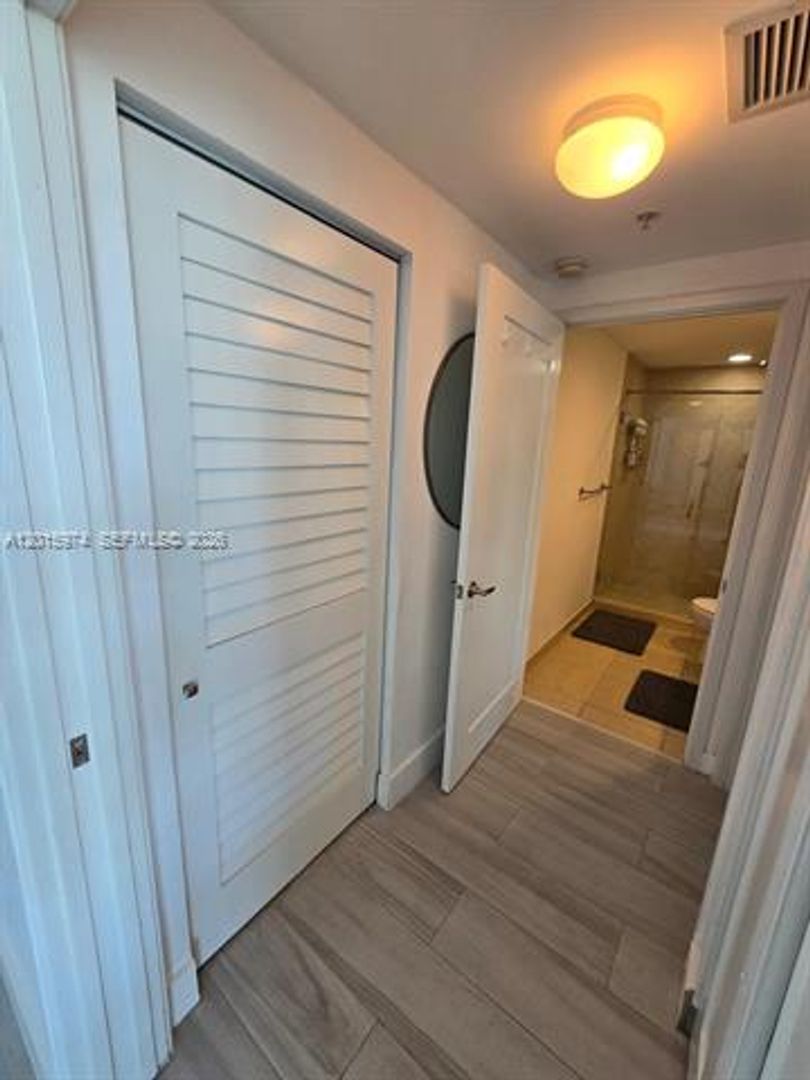 2 beds, 2 baths, 1,227 sqft, $4,400, Unit 325 S Biscayne Blvd # 3719