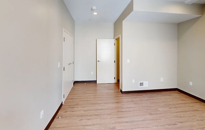 3 beds, 2 baths, 1,200 sqft, $5,300, Unit Unit 7