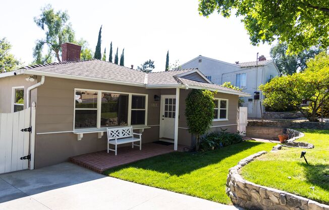 Freshly Renovated 3BR/2BA Pool Home – La Crescenta