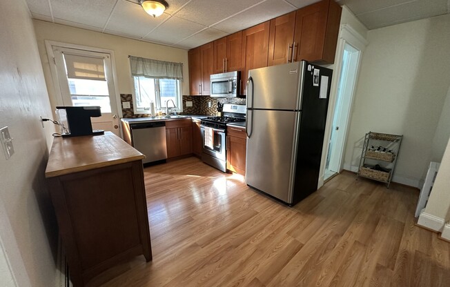 1 bed, 1 bath, 700 sqft, $2,400, Unit 4