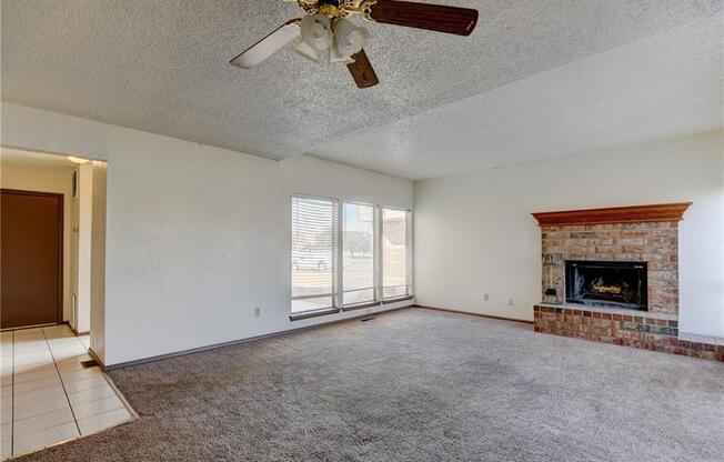 3 Bedroom/2Bath/2Car Duplex- 2 Car Garage-1.5 from Chilsholm Creek