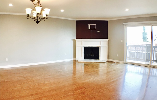 Panoramic Views From Balcony Attached Garage