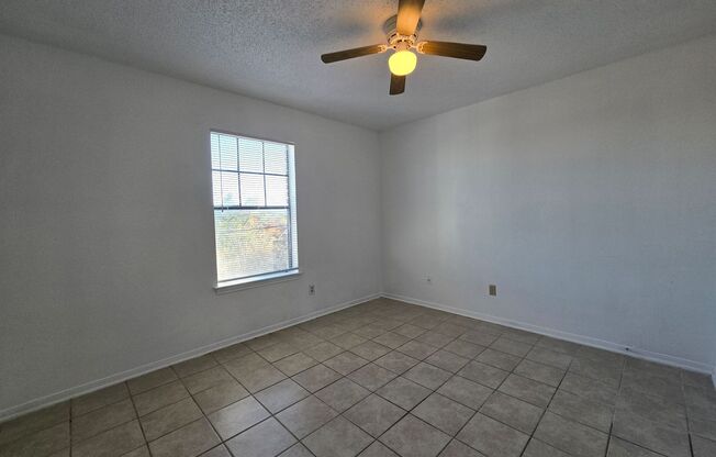 2 beds, 1 bath, $895, Unit 501 Northern Dove Lane - Unit C