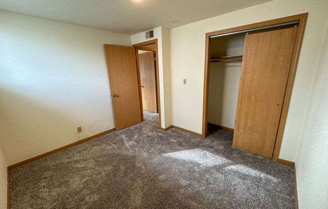 2 beds, 1 bath, $875