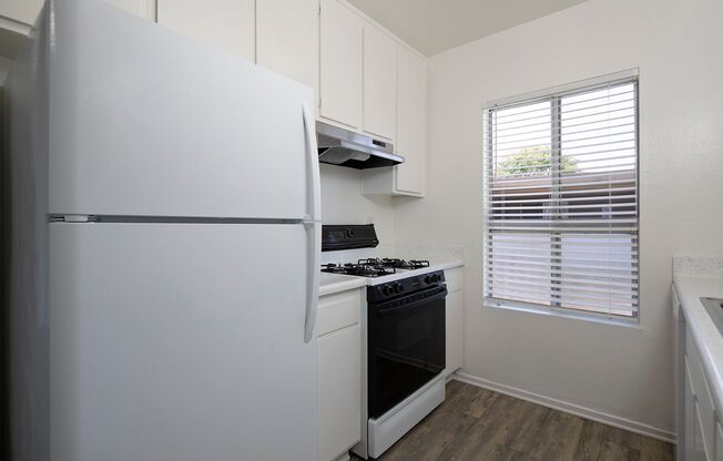1 bed, 1 bath, 574 sqft, $1,725, Unit 28