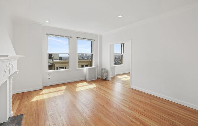Russian Hill: Remodeled Kit/Bath, Formal Dining Room, Golden Gate Bridge View, FREE Utilities & Shared Patio