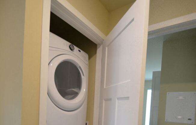 The Canterbury | 1 & 2 BR |In-Unit Laundry | Washer & Dryer | Three Sixty Real Estate