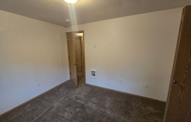 2 beds, 1 bath, 875 sqft, $1,295, Unit 127-75