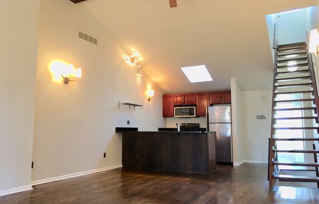 Beautiful 3-Bed/2-Bath Condo in Graduate Hospital with Roof Deck! Available July!