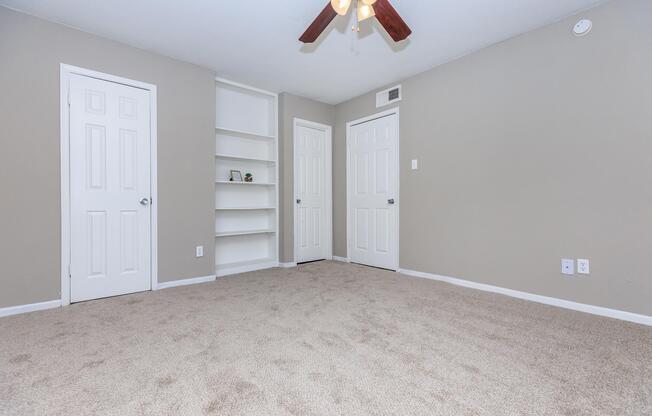 2 beds, 1 bath, 851 sqft, $999