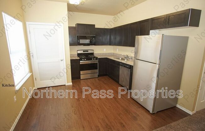 8685 N LOOP