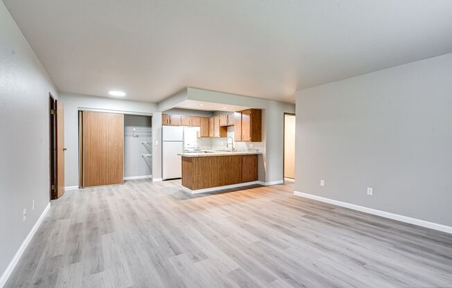 2 beds, 1 bath, 850 sqft, $999, Unit B202