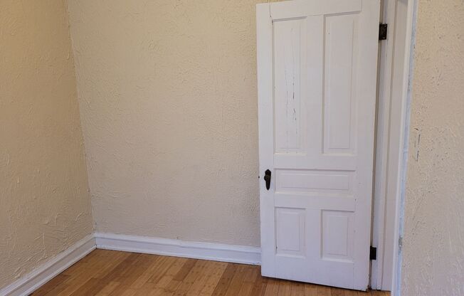 1 bed, 1 bath, $995, Unit 18
