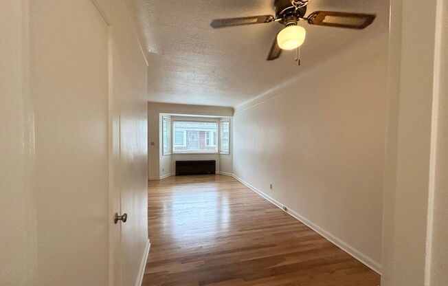 1 bed, 1 bath, 650 sqft, $1,425, Unit 1306