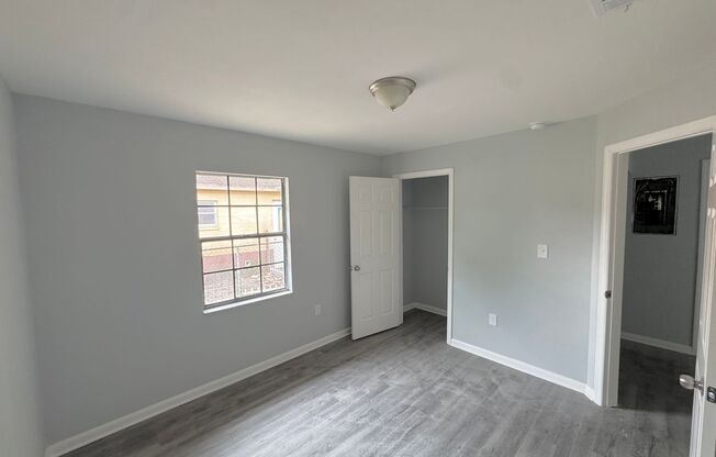 Spacious 2BR/1BA Unit Available !