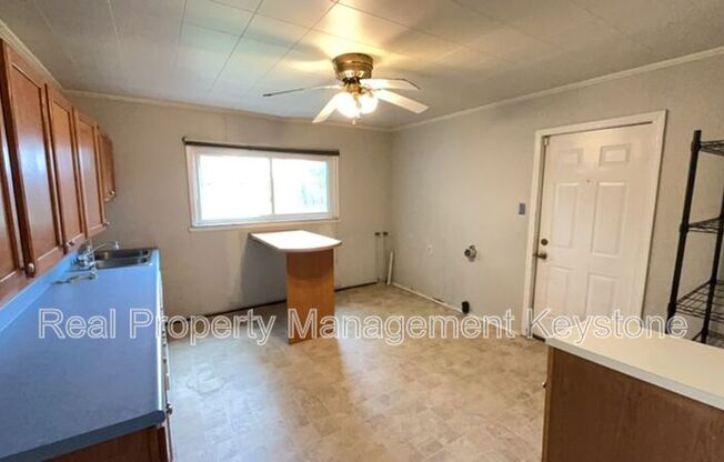 242 E 17 AVE