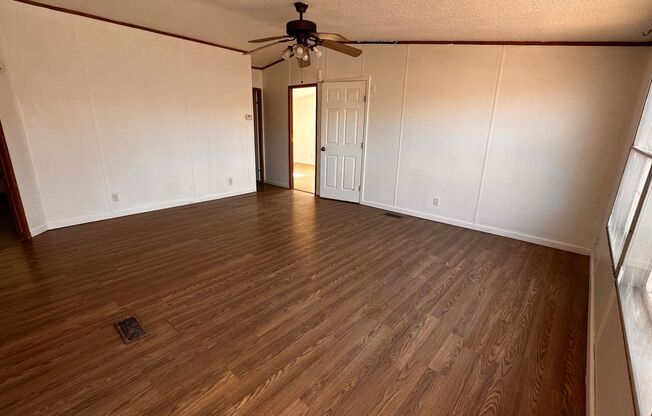3 bed 2 bath Mobile Home located in the heart of Las Cruces!