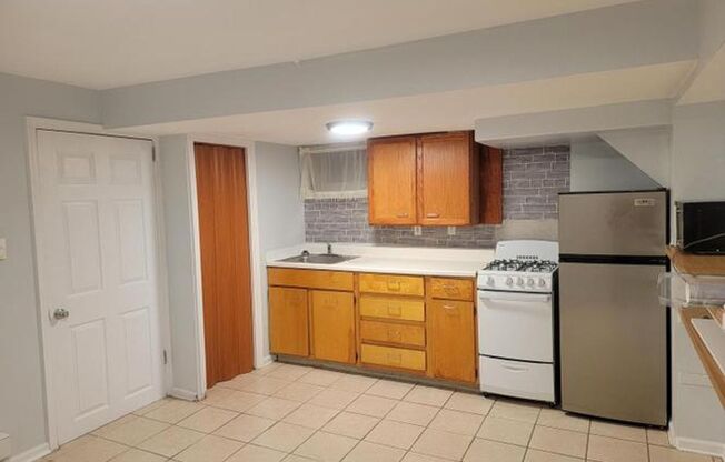 1 bed, 1 bath, $1,230, Unit Unit B