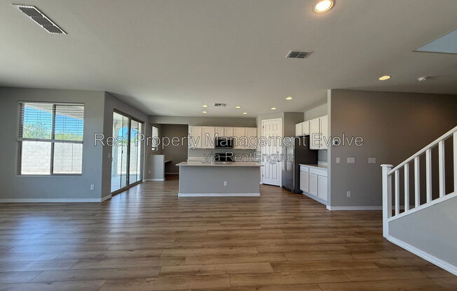 5618 N 87 DR