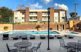 2 Bedroom/ 2 Bath Condo In The Heart of Glendale!