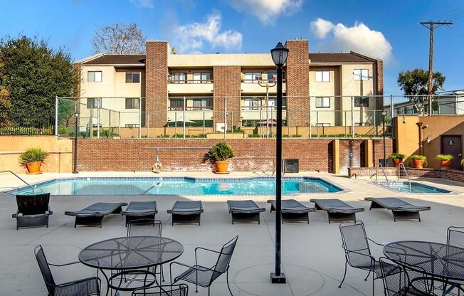 2 Bedroom/ 2 Bath Condo In The Heart of Glendale!