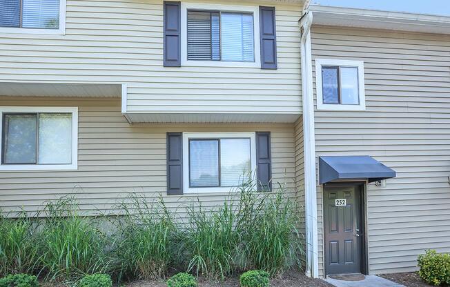 ONE AND TWO BEDROOM APARTMENTS FOR RENT IN KNOXVILLE, TENNESSEE
