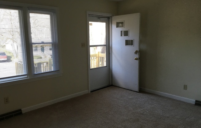 3 beds, 1 bath, $1,400