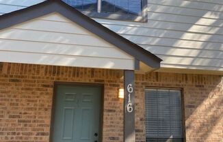 3 bedroom 2 bathroom condo by UNT