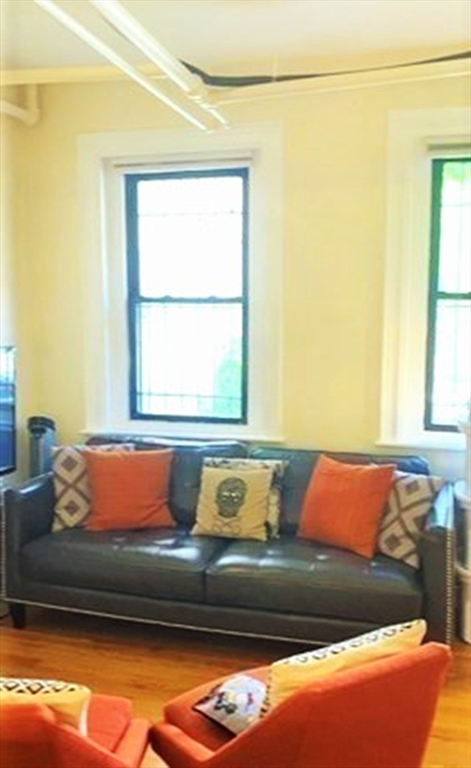Studio, 1 bath, 419 sqft, $2,595, Unit B-3