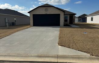 3 beds, 2 baths, $1,395