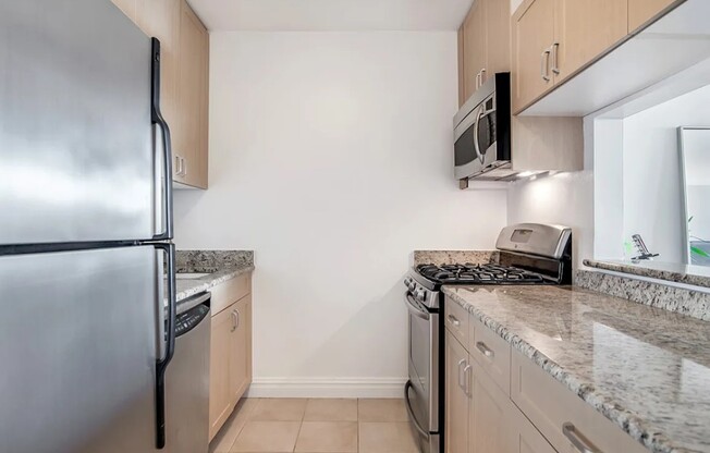 251 W 48 ST