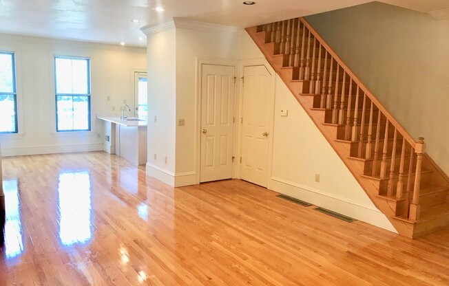 10 E Concord St