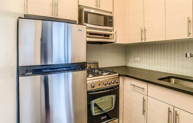 Studio, 1 bath, $4,000, Unit 18B