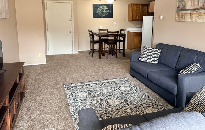 2 beds, 1 bath, 880 sqft, $795