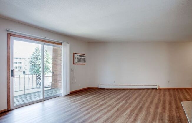 2 beds, 1 bath, 1,000 sqft, $1,299, Unit 3737-204