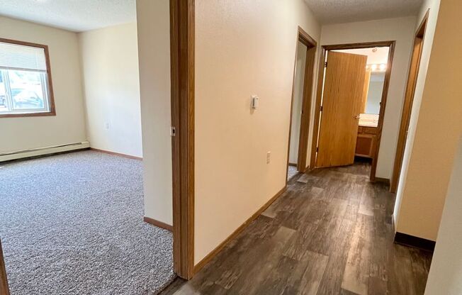 2 beds, 1 bath, 946 sqft, $725, Unit 8