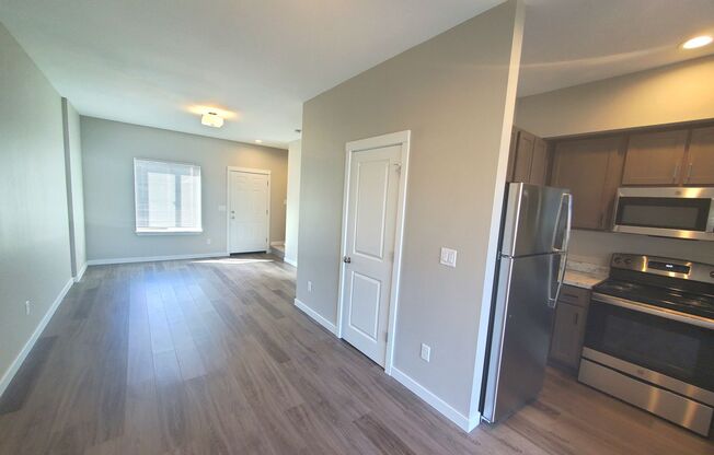 2 beds, 1.5 baths, 896 sqft, $1,695, Unit 724 LaSalle Street #2