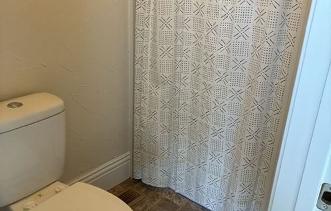 3 beds, 2.5 baths, 1,700 sqft, $1,650, Unit 1