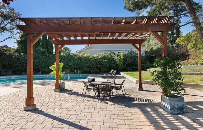 3 beds, 2.5 baths, $6,895