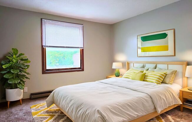 2 beds, 1.5 baths, 1,042 sqft, $925